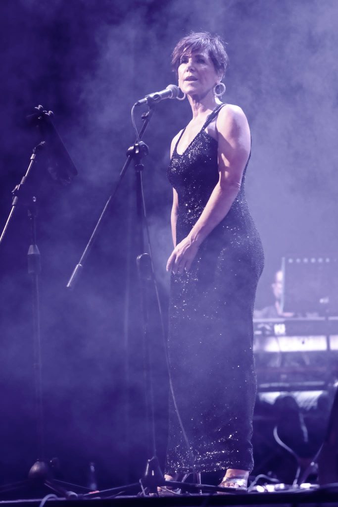 Jenny Rospo durante uno spettacolo dal vivo